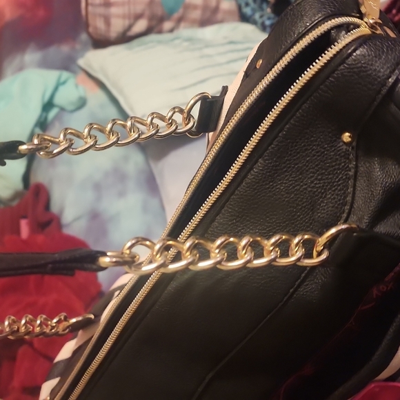 Betsey Johnson - Picture 4 of 5